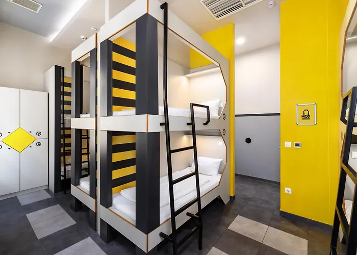 Albergue The Hive Party *