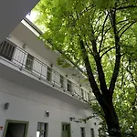 The Hive Party Хостел