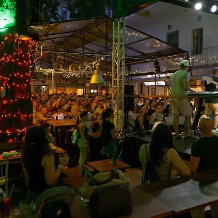 Hostal The Hive Party Budapest