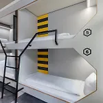 Hostel The Hive Party