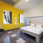 Hostel The Hive Party