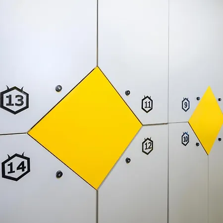 بيت شباب The Hive Party