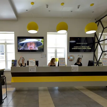 The Hive Party بيت شباب