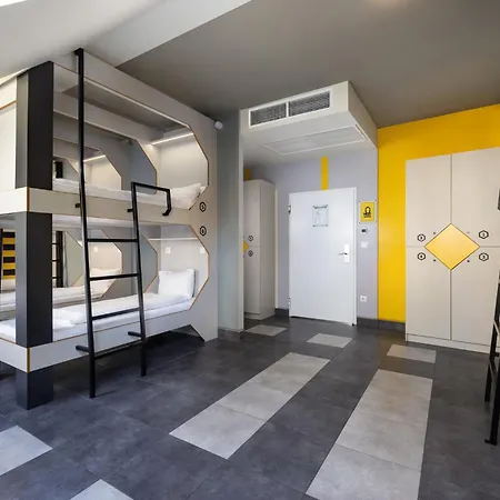 하이브 파티 호스텔