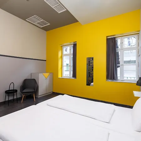 海威帕提布达佩斯旅舍
